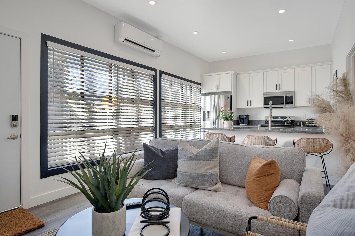 Foto principal - 1750 Robinson Ave
