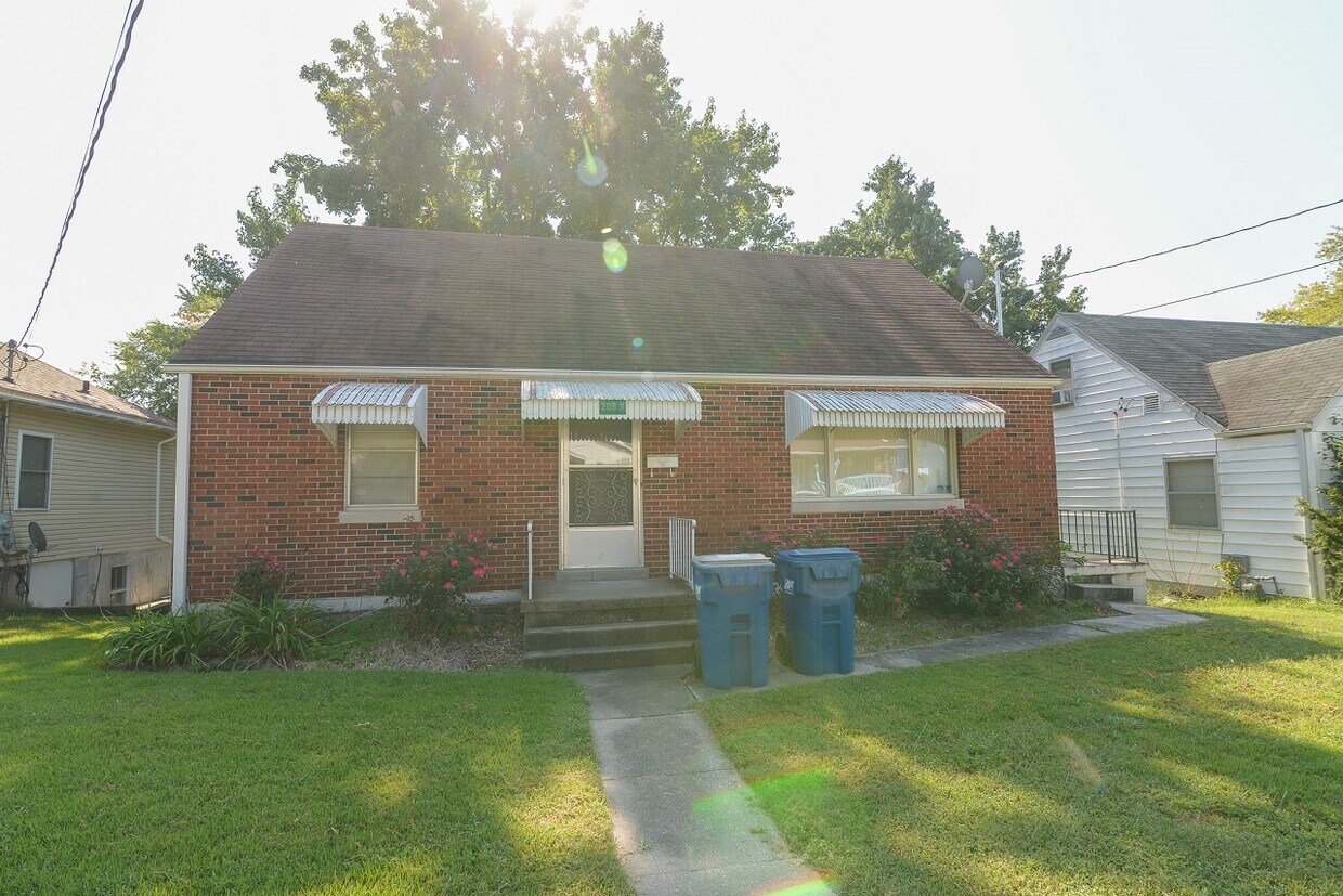 208 N Lincoln St, Jefferson City, MO 65101 House for Rent in