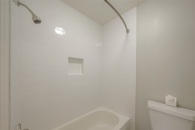 Building Photo - 8910 Bonnyview Dr