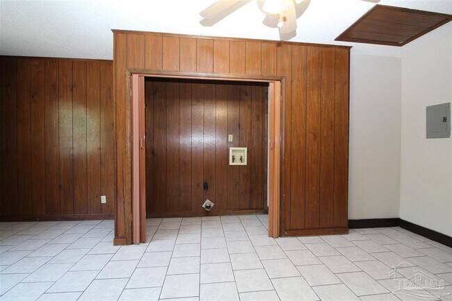 Building Photo - 6498 Colonial Dr