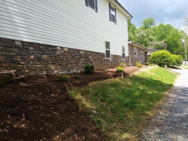 Foto del edificio - 3710 B Browder Hollow Rd, Lenoir City