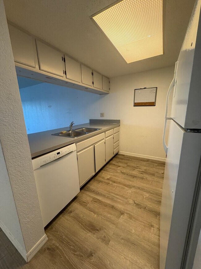 Foto del edificio - 4008 Oakview Dr