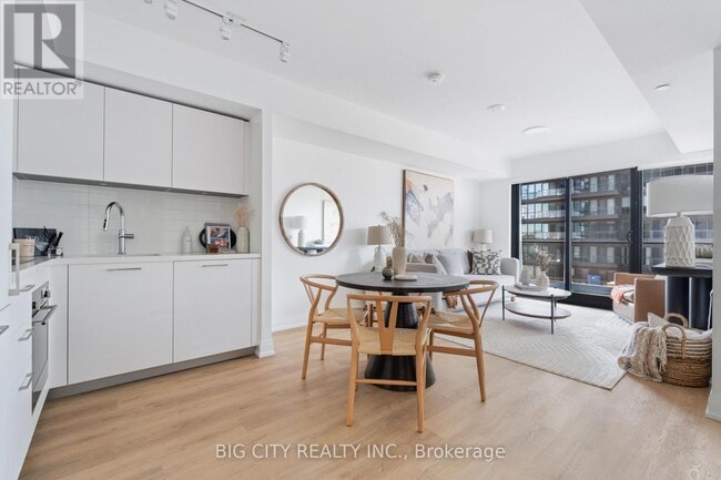 Building Photo - 36 Brentcliffe Rd