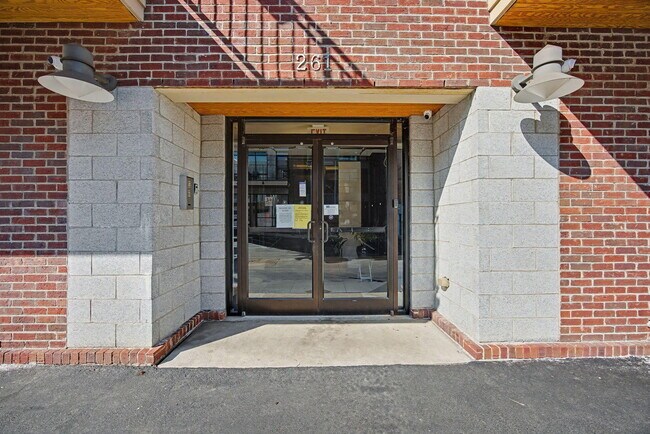 Building Photo - 261 S Limestone