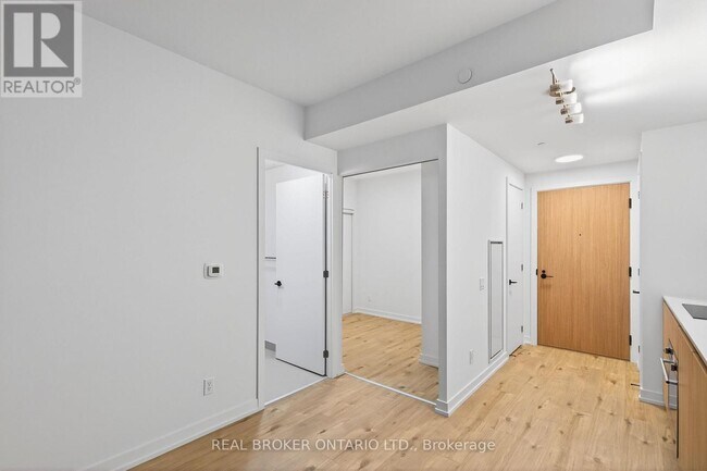 Building Photo - 35 Parliament St