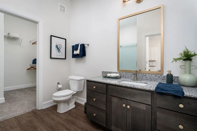 Building Photo - Skytop Apartments