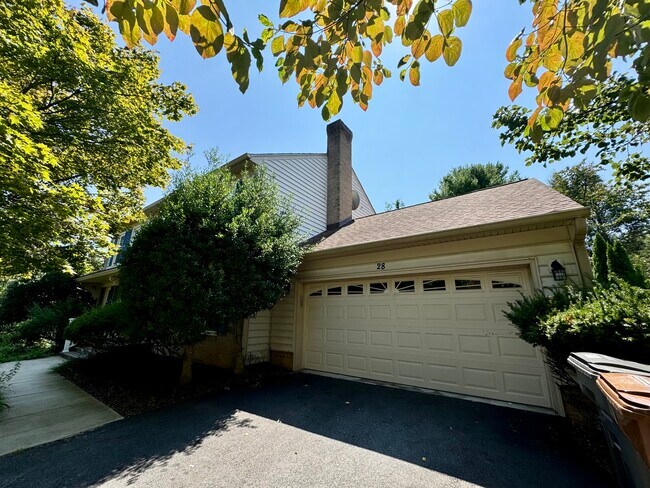 Building Photo - 28 Hollyberry Ct
