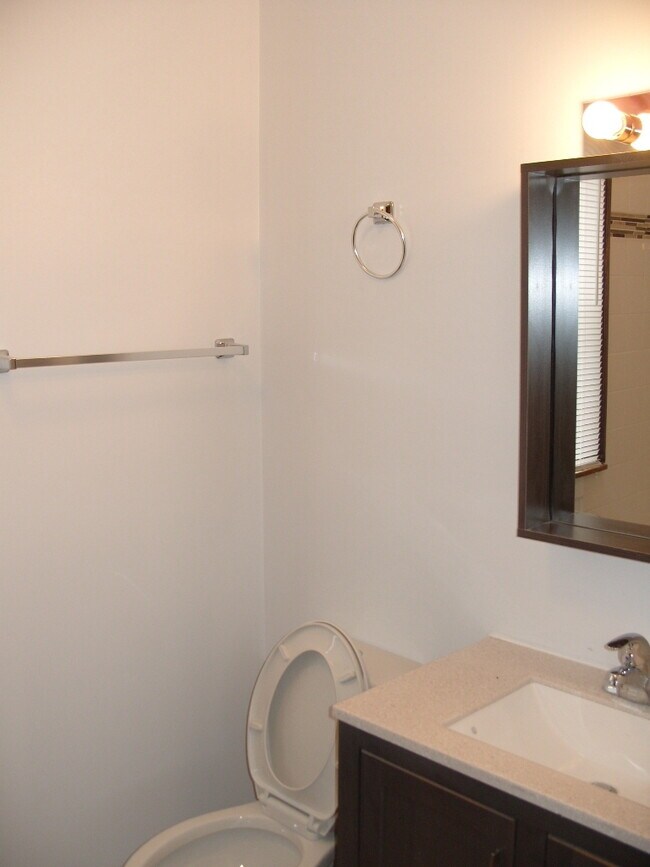 Foto del edificio - 610 E 103rd Pl