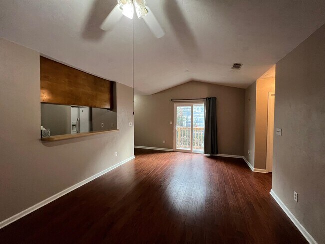 Foto del edificio - 121 Boardwalk Ln