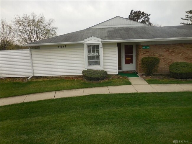 Foto del edificio - Renovated townhome! 3 beds, 2 baths, best ...