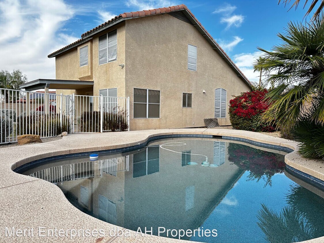 Primary Photo - 4 br, 2.5 bath House - 12633 W SHERIDAN ST