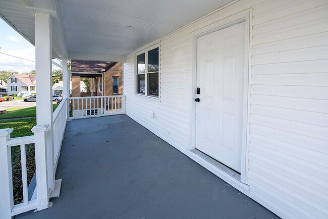 Foto del edificio - NORTH COLLEGE HILL -  Stunning remodel 3be...