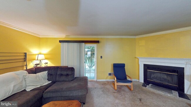Building Photo - 217 Westridge Pl N