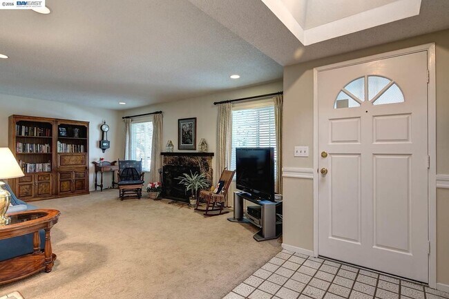 Photo - Beautiful Earthy Home Located Near Parks a...