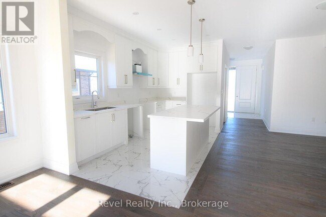 Building Photo - 289 Ramblewood Dr