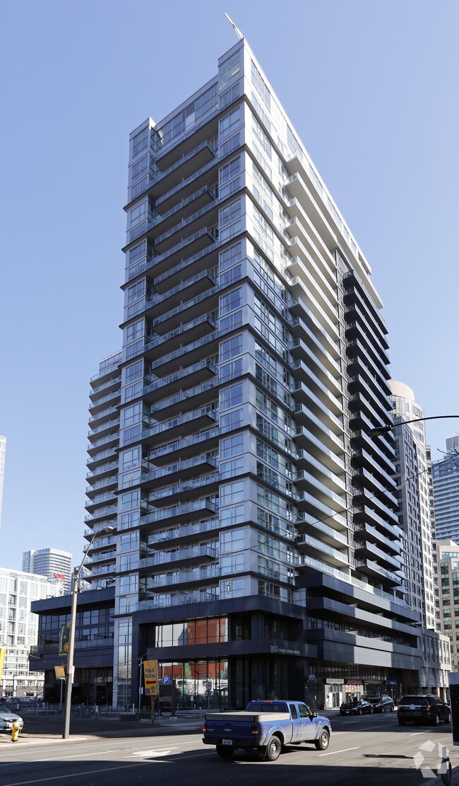 Building Photo - The Fly