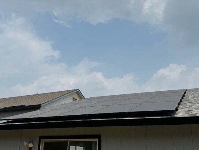 Foto del edificio - Spacious 4 BR/2 bath single story home w/c...