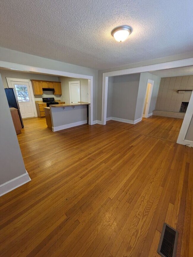 Building Photo - 2BD/2BA Home in Conover w/ Washer & Dryer ...