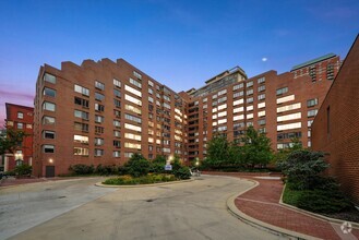801 S Plymouth Ct