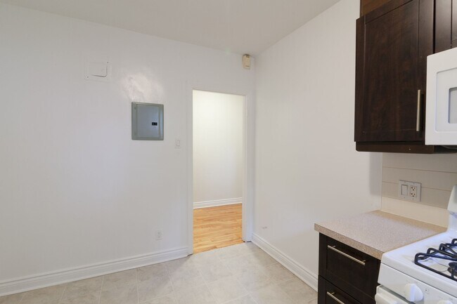 Photo du bâtiment - 4505 Dupuis Avenue 4505 Avenue Dupuis