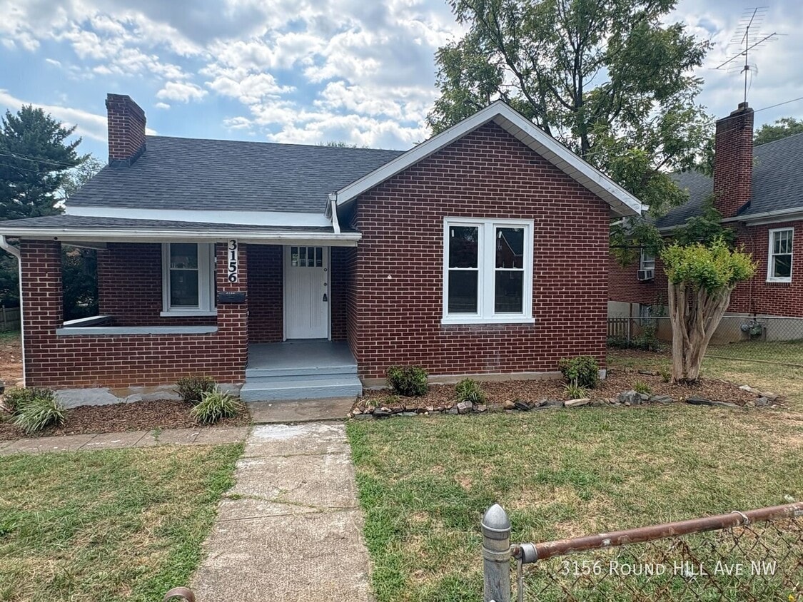Photo - 3156 Round HIll Ave NW-