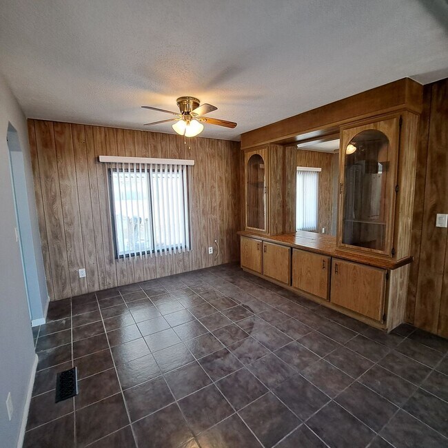 Foto del edificio - 5033 Sitka Ln