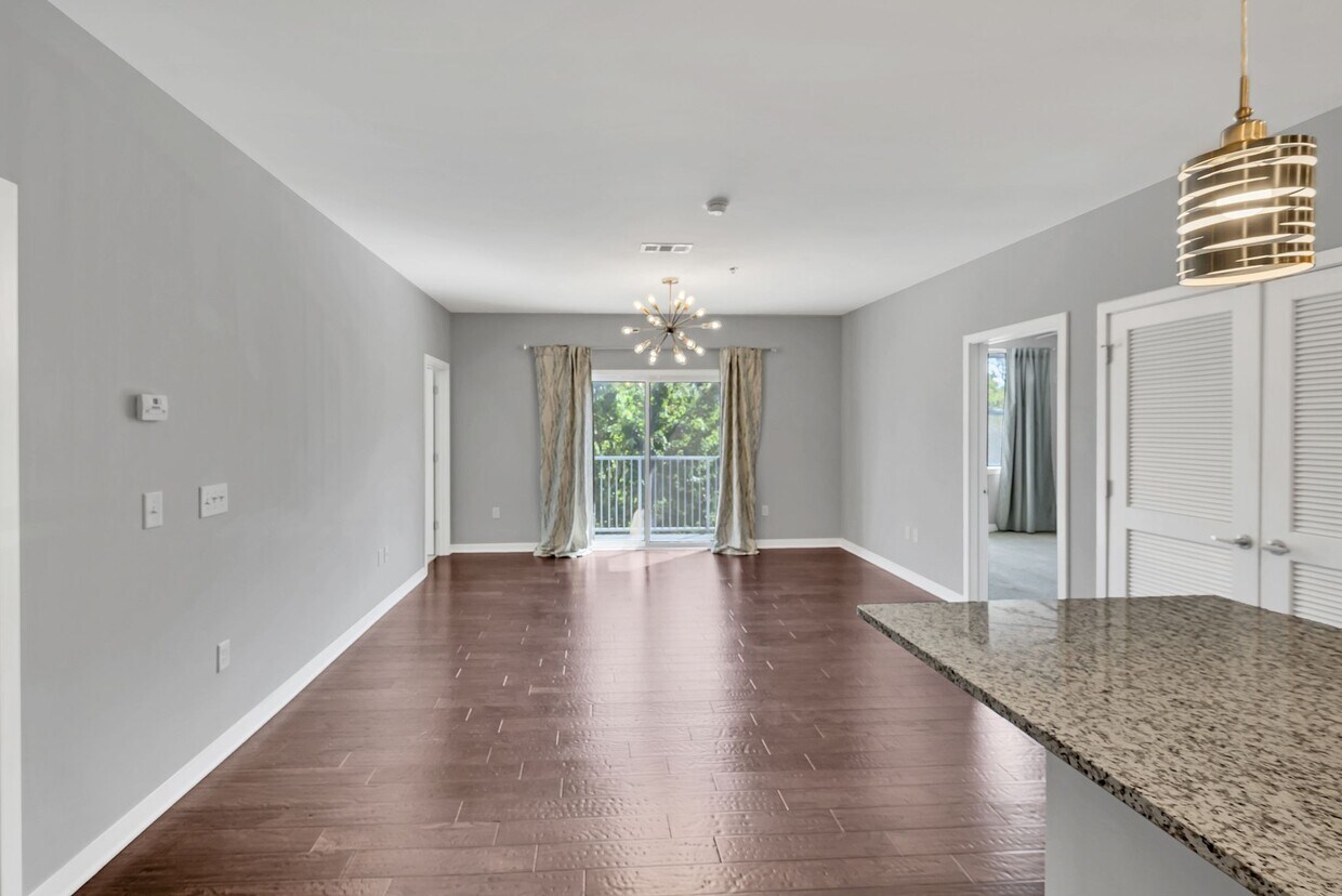 Primary Photo - 1122 Litton Ave