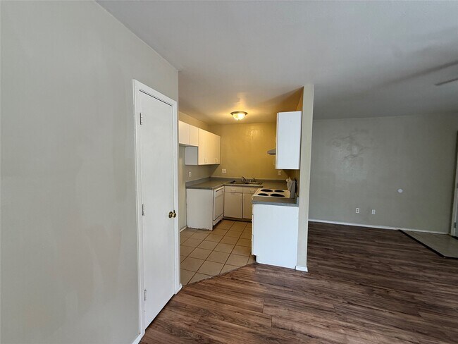 Building Photo - 4714 Oleander St