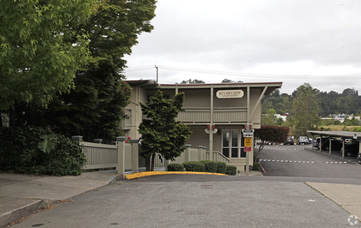 Building Photo - Riverview Apartments