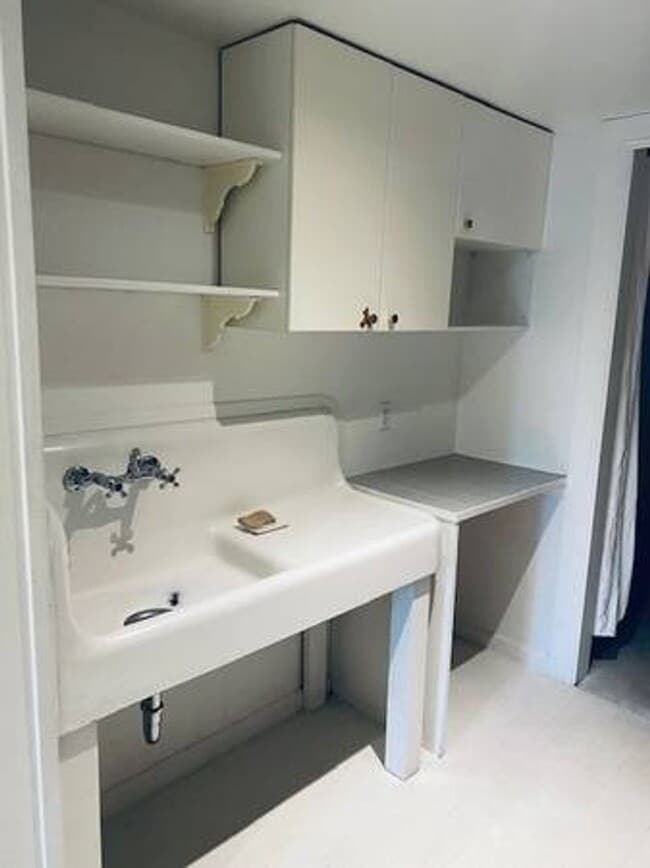 Building Photo - ONLY TO WORK  Studio in Potrero Hill. Gust...