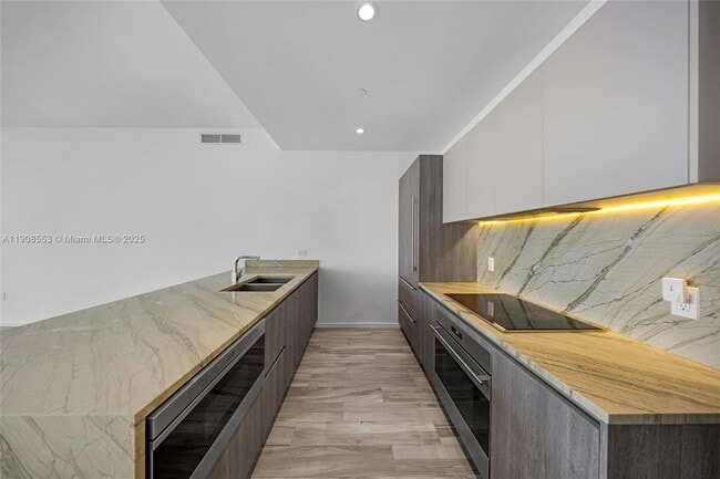 Foto del edificio - 801 S Miami Ave