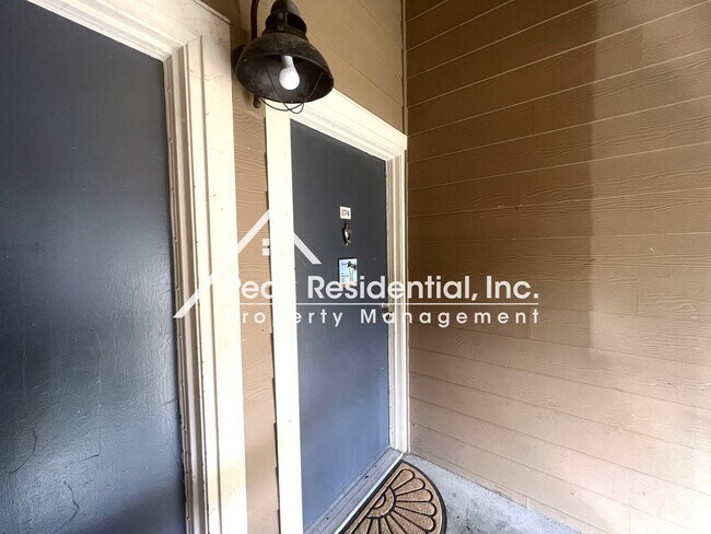Foto del edificio - 2 br, 2 bath House - 9200 Madison #174
