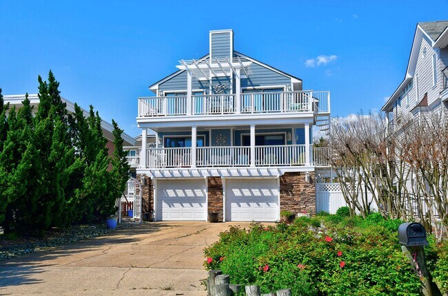 Foto del edificio - Croatan Furnished Rental- Across from the Beach