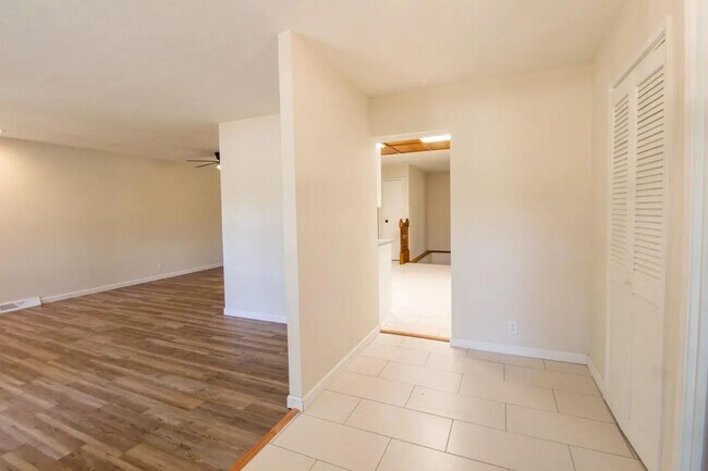 Foto del edificio - 4 Bedroom 3 Bathroom 2 Car Garage