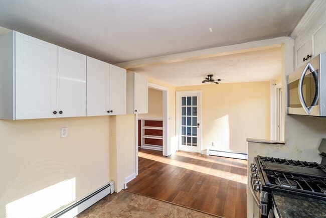 Building Photo - 10 Spring Valley Rd