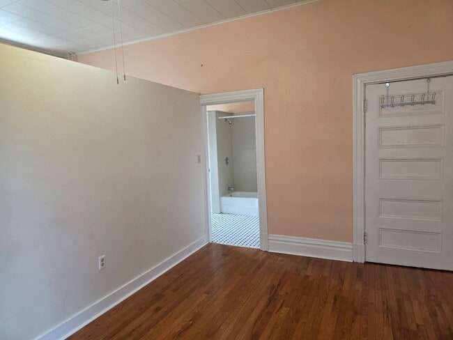 Building Photo - 140 S Fairmount St