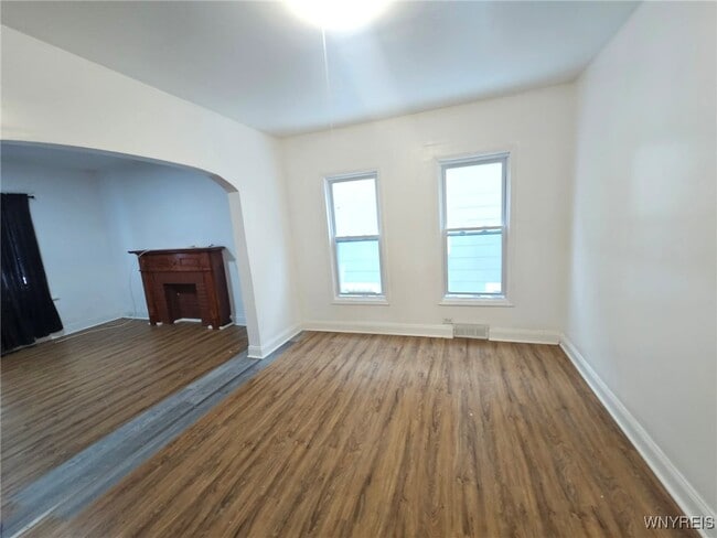 Building Photo - 60 Pomona Pl