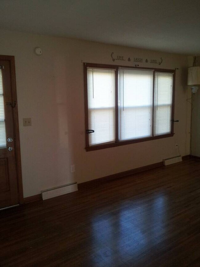 Foto del edificio - 905 Hillside Dr