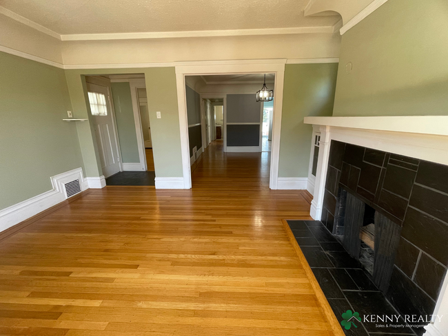 Building Photo - Spacious 2 Bedroom, 1 Bathroom Home in San...