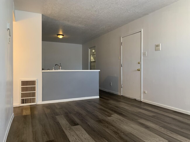 3209 Alta Monte Ct Ne Unit 3, Albuquerque, Nm 87107 - Apartment For 