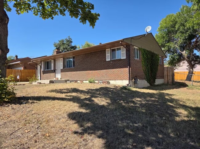 Building Photo - 1031 Erie St