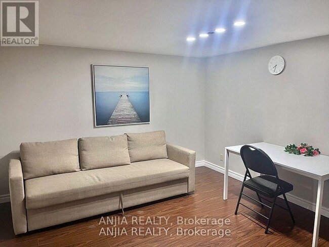 Building Photo - 298 Empress Ave