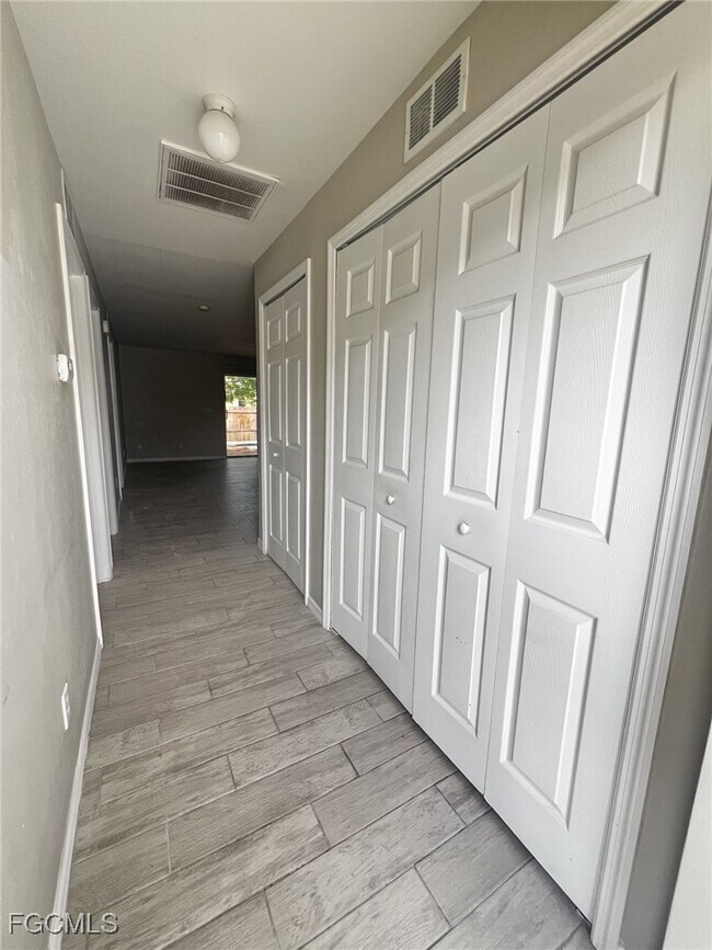 Building Photo - 1019 SE 11th St