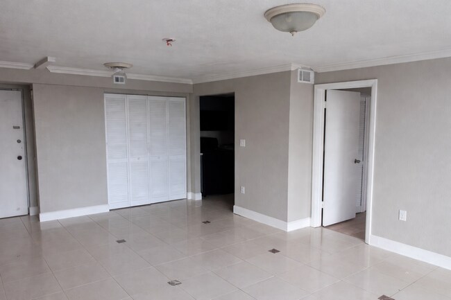 Building Photo - Serenity On The River