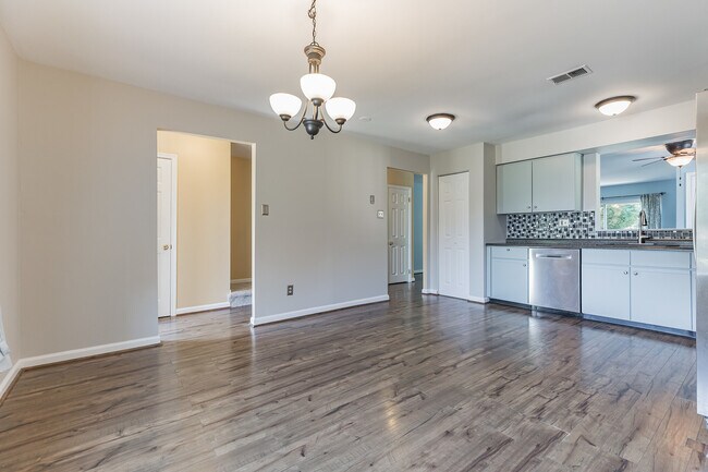 Building Photo - 127 Pembroke Ct