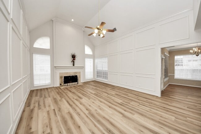 Building Photo - 4418 Bermuda Dr