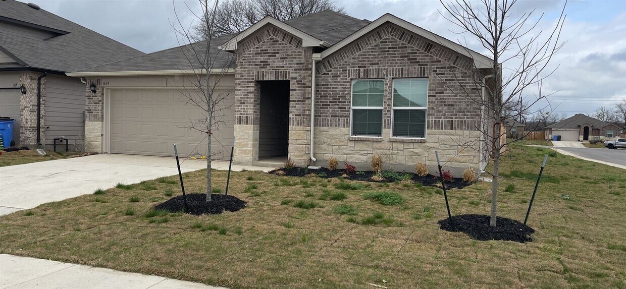 Primary Photo - 4 br, 2 bath House - 869 Armadillo