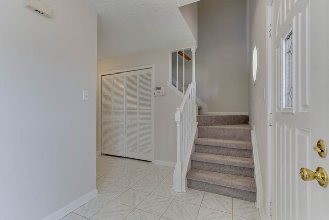 Building Photo - 1121 Nipigon Ct