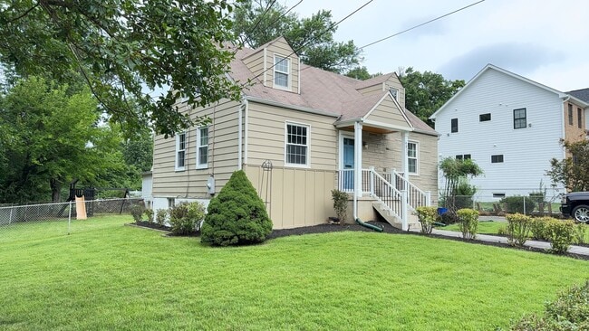 Building Photo - Charming Bungalow in the Heart of Fairfax ...