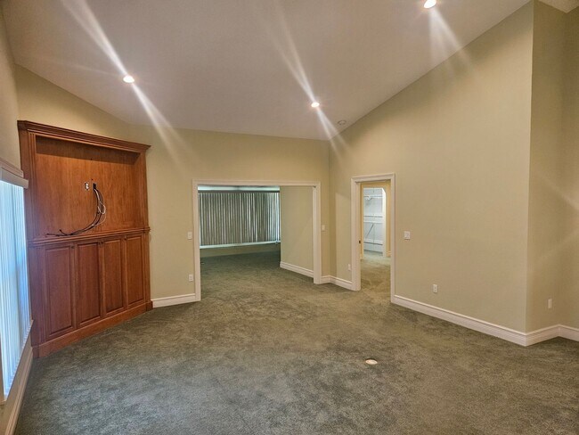 Building Photo - Stylish Palm Harbor Home in Bentley Park –...